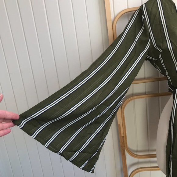 House of Sienna BNWT | Size 8 | Olive Green Long Sleeve Cropped Wrap Striped Top - Picture 4 of 9